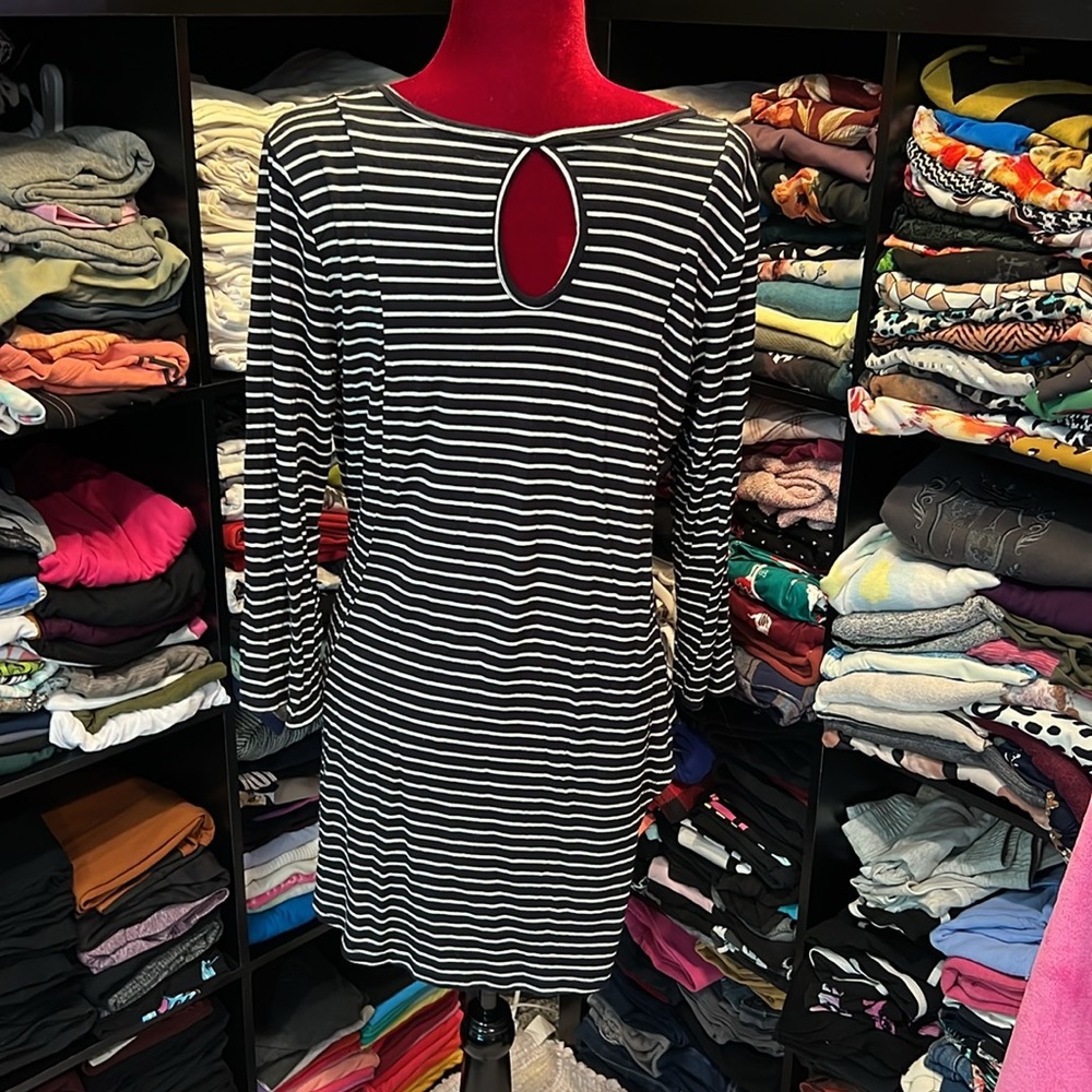 #217. 🪷Maurices Black and White long sleeve top. Tunic length. Xl - Picture 8 of 8